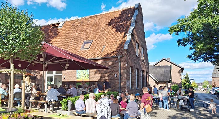 Megaevent und Riesenstimmung in Lüllingen - 100 Jahre Alte Schule